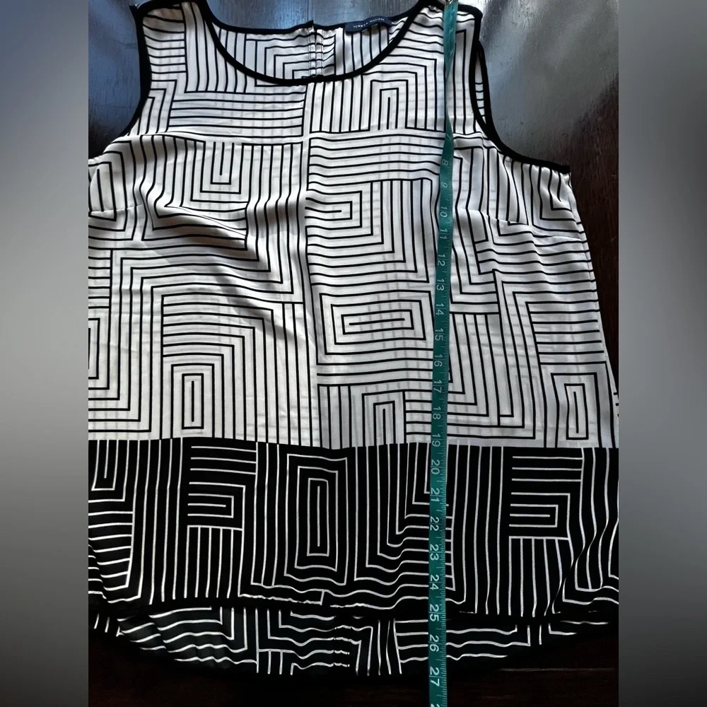 Tommy Hilfiger Black White Sleeveless Top  tag missing L/XL 22 in pit to pit - Picture 5 of 6
